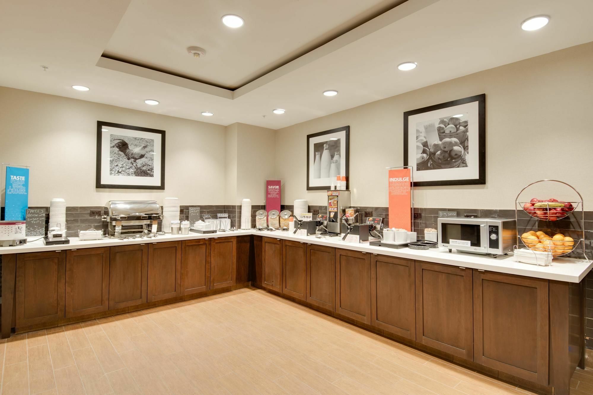 Hampton Inn & Suites Los Angeles - גלנדייל מראה חיצוני תמונה