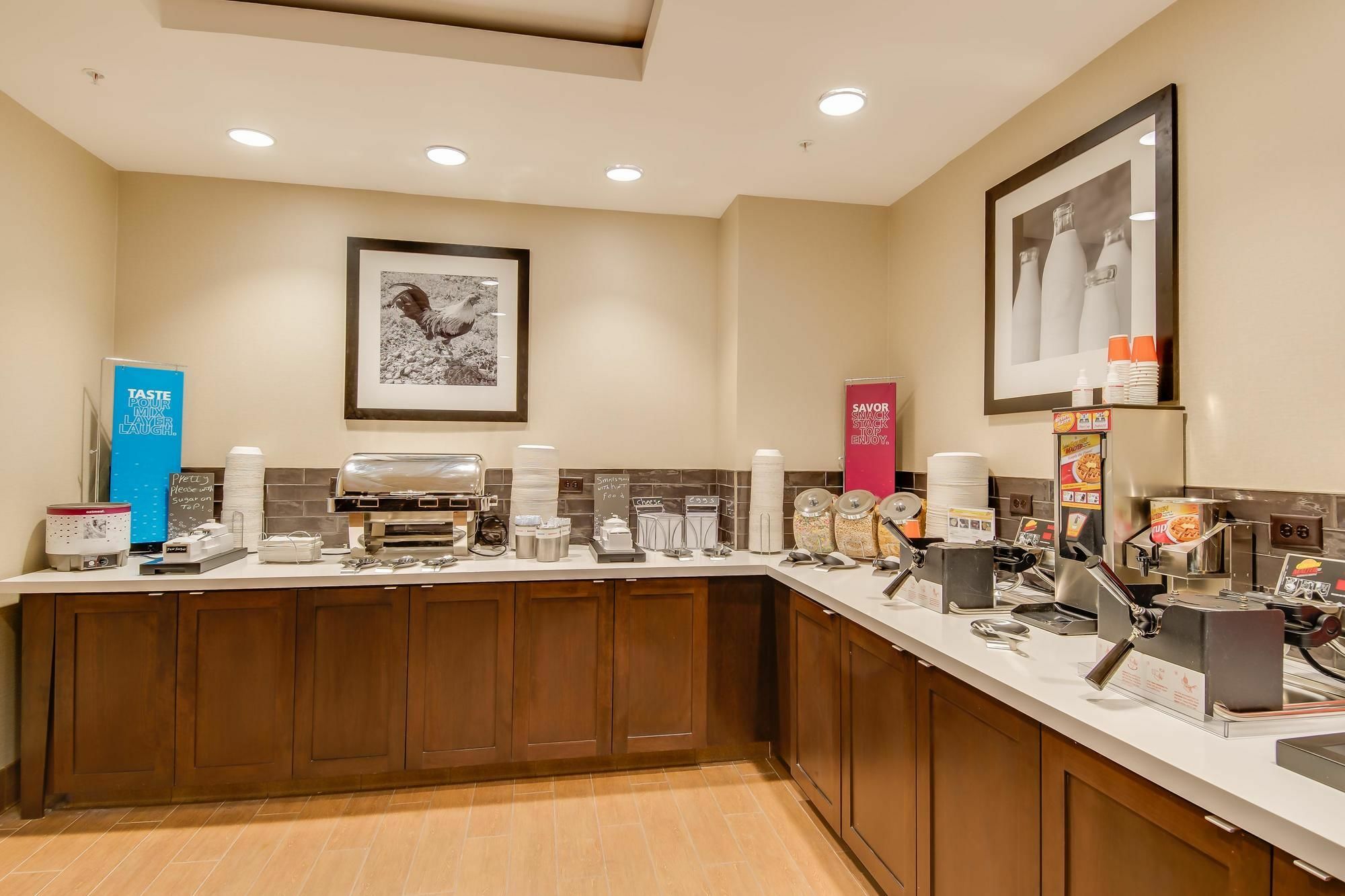 Hampton Inn & Suites Los Angeles - גלנדייל מראה חיצוני תמונה